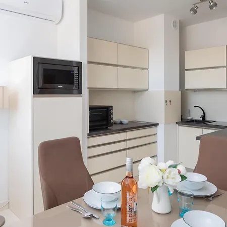 Maya Center Modern 2bd Apartment Rogoznica (Sibenik-Knin)