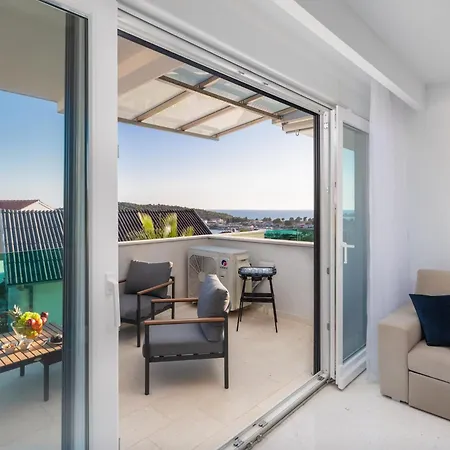 Maya Center Modern 2bd