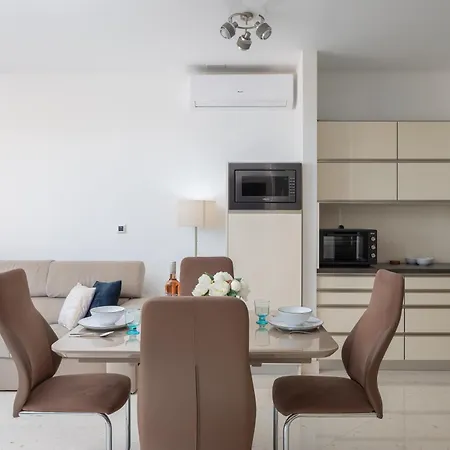 Maya Center Modern 2bd Apartment *