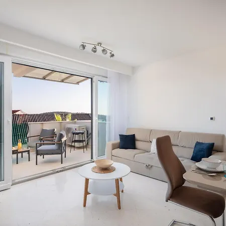 Maya Center Modern 2bd Apartment