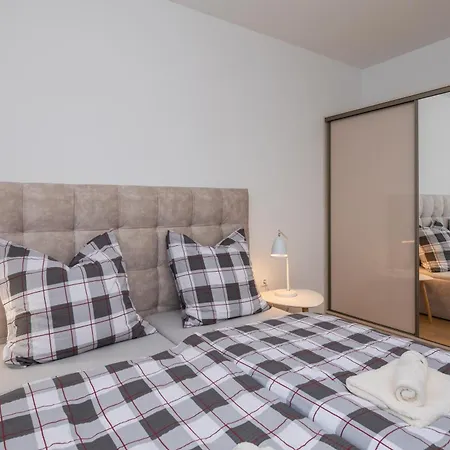 Maya Center Modern 2bd Apartment Rogoznica (Sibenik-Knin)