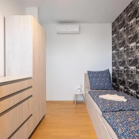 Maya Center Modern 2bd