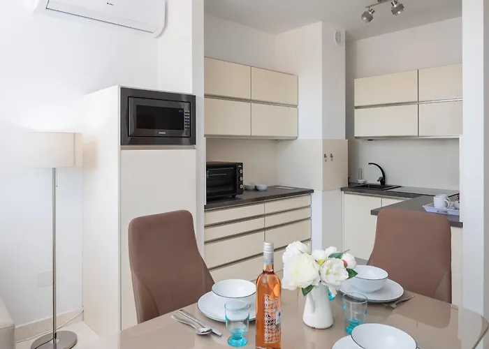 Maya Center Modern 2bd شقة روغوزنيكا