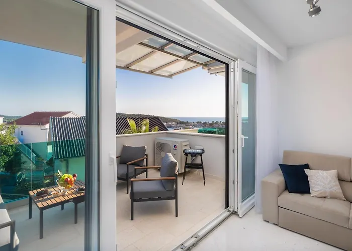 Maya Center Modern 2bd