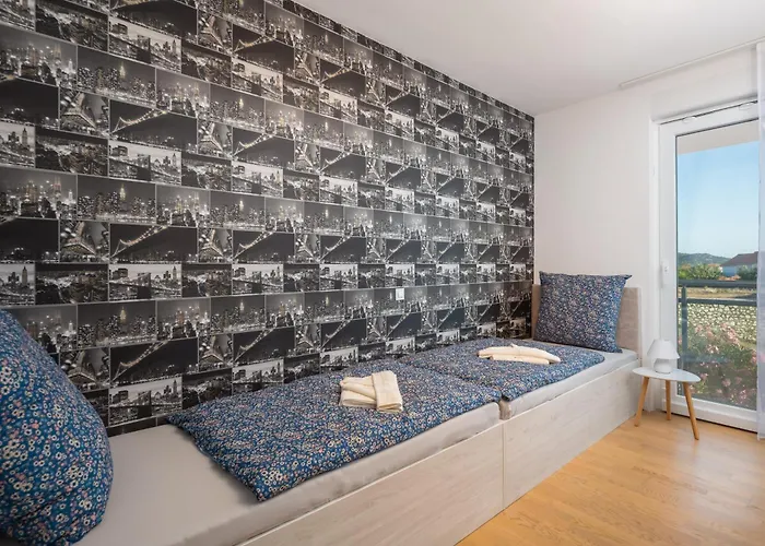 Maya Center Modern 2bd *