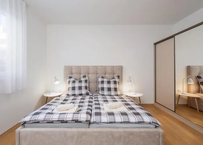 Maya Center Modern 2bd شقة *