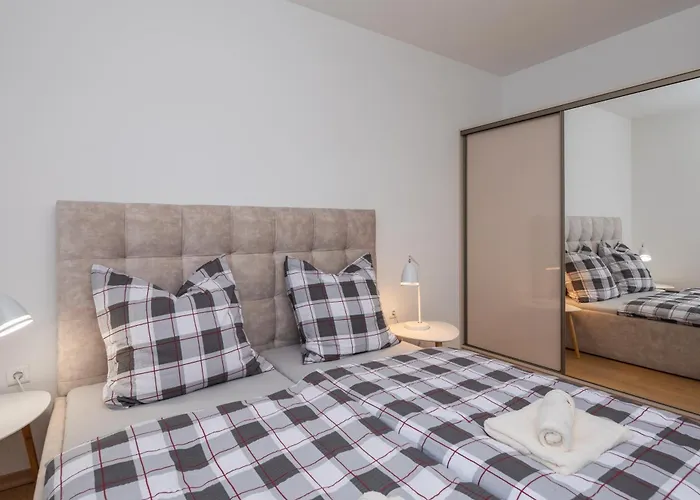 Maya Center Modern 2bd شقة روغوزنيكا