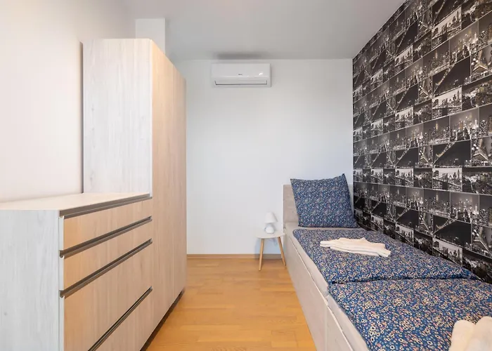 Maya Center Modern 2bd